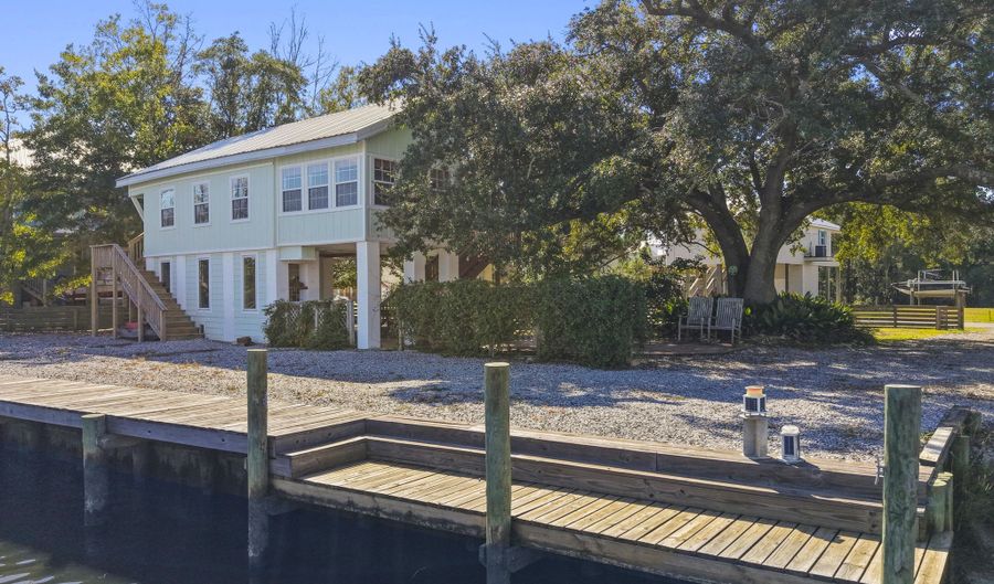 11046 New York St, Bay St. Louis, MS 39520 - 1 Beds, 1 Bath