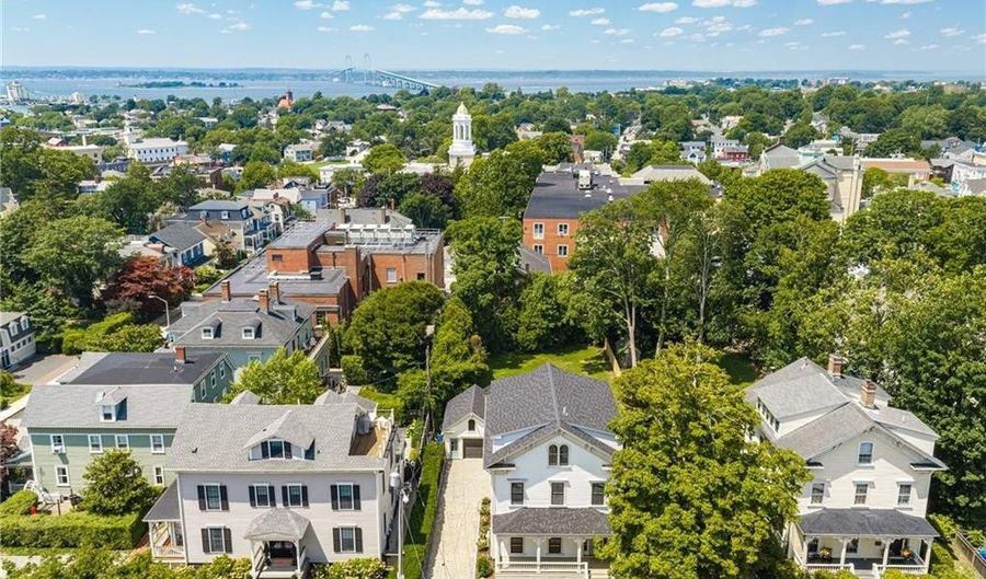 28 Mount Vernon St, Newport, RI 02840 - 5 Beds, 5 Bath