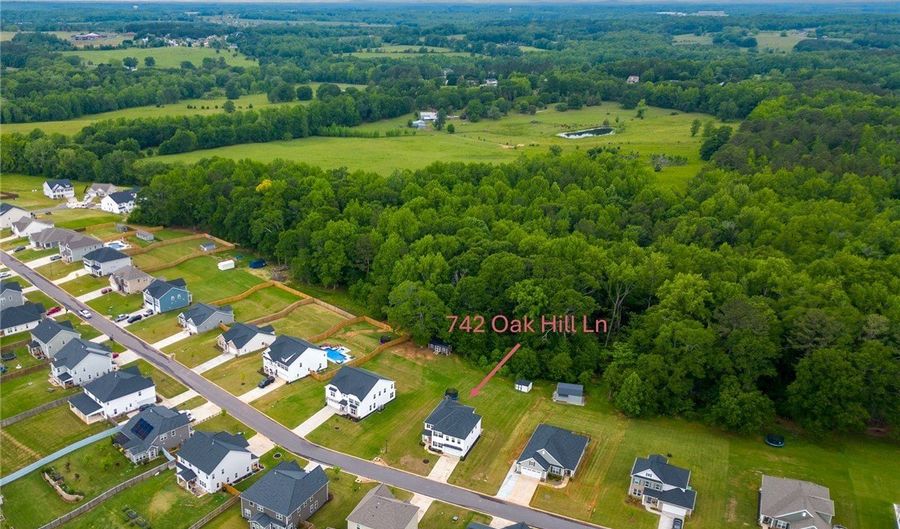 742 Oak Hill Ln, Belton, SC 29627 - 4 Beds, 3 Bath