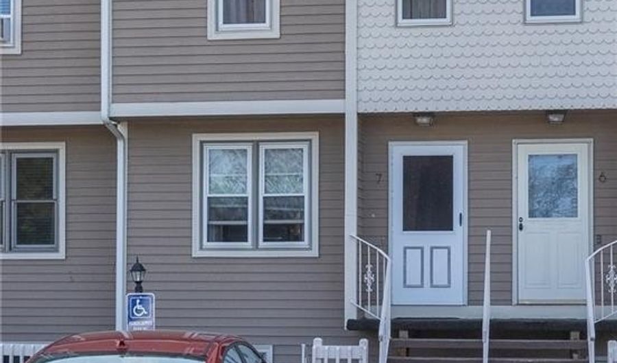 3399 Post Rd 7, Warwick, RI 02886 - 2 Beds, 3 Bath