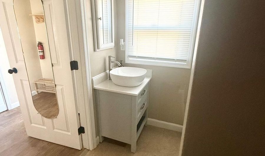 514 PEAR St, Dover, DE 19904 - 2 Beds, 1 Bath