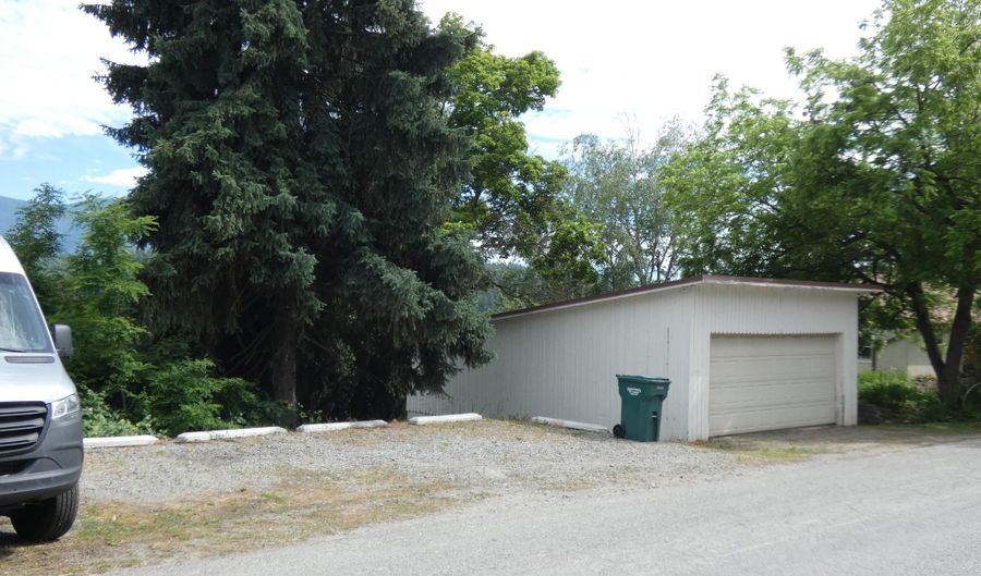 6468 Comanche St, Bonners Ferry, ID 83805 - 3 Beds, 3 Bath