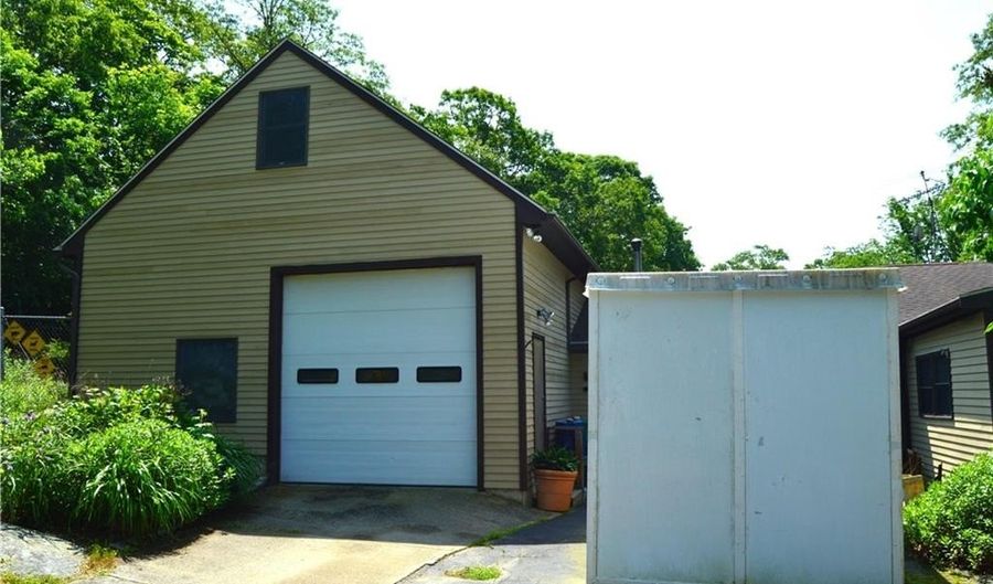 11 Buckeye Brook Rd, Charlestown, RI 02813 - 1 Beds, 1 Bath