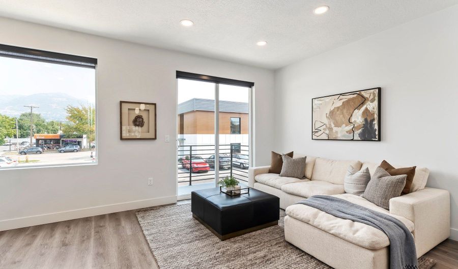 32 W 400 S, Bountiful, UT 84010 - 2 Beds, 2 Bath