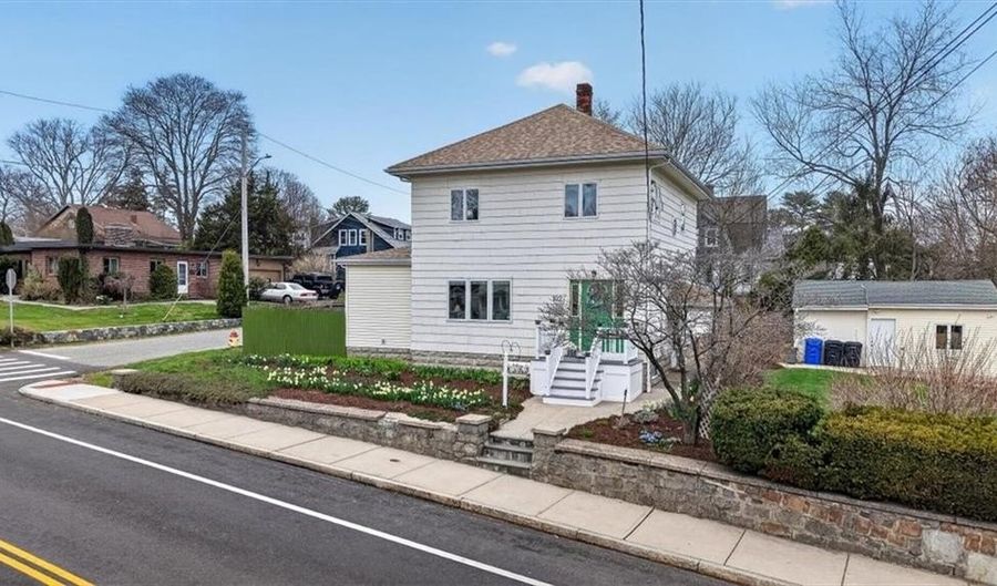 102 Willett Ave, East Providence, RI 02915 - 3 Beds, 2 Bath