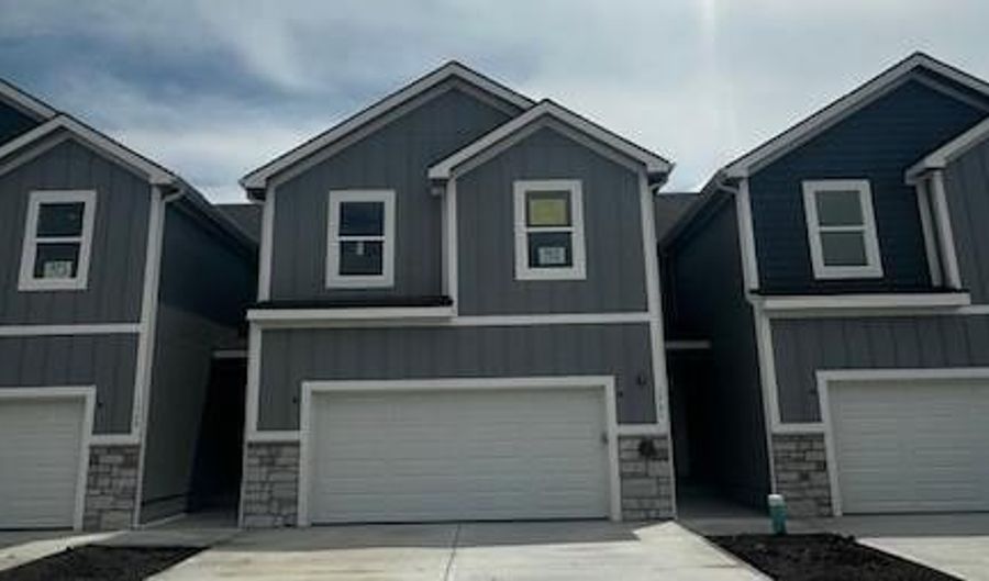 1751 Grayhawk Dr, Basehor, KS 66007 - 4 Beds, 3 Bath