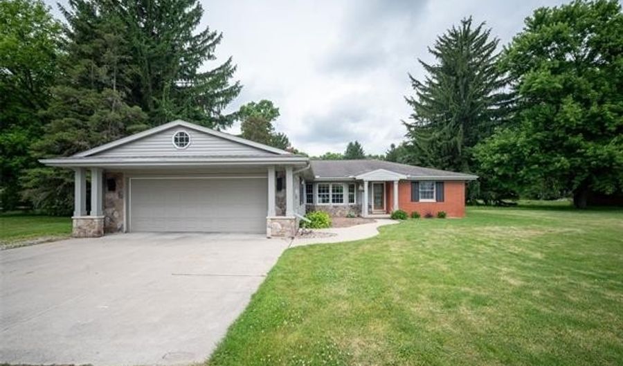 9404 River Rd, Algonac, MI 48001 - 2 Beds, 2 Bath