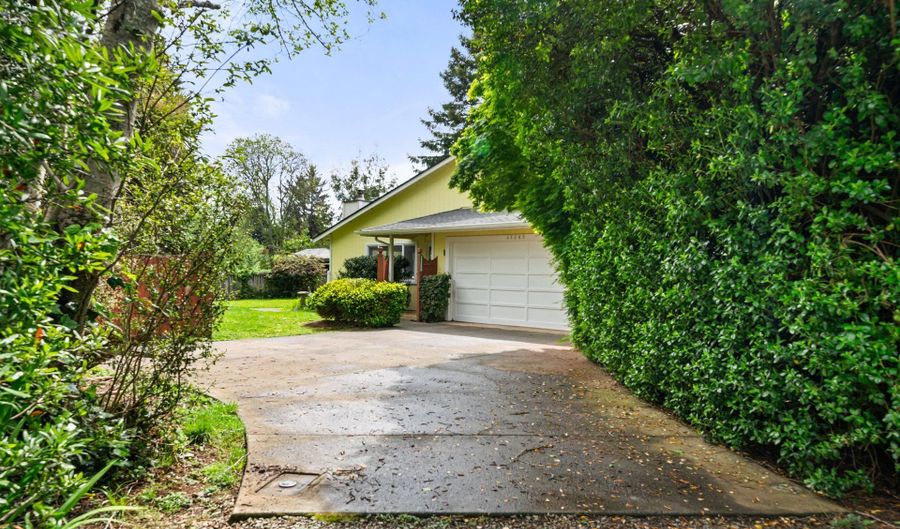 17345 BLUEBERRY Dr, Brookings, OR 97415 - 2 Beds, 2 Bath