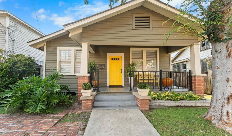 706 Maximillian St, Baton Rouge, LA 70806 - 2 Beds, 1 Bath