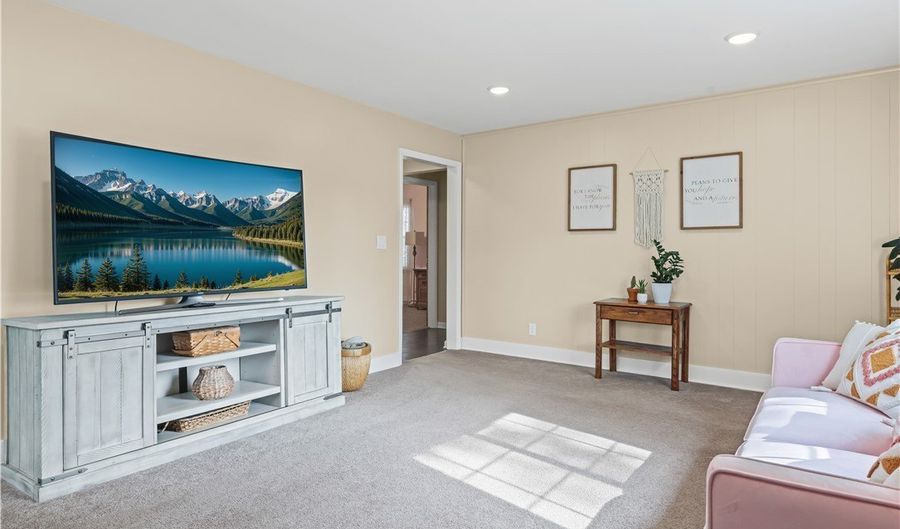 983 Roseland Rd, Alliance, OH 44601 - 3 Beds, 2 Bath