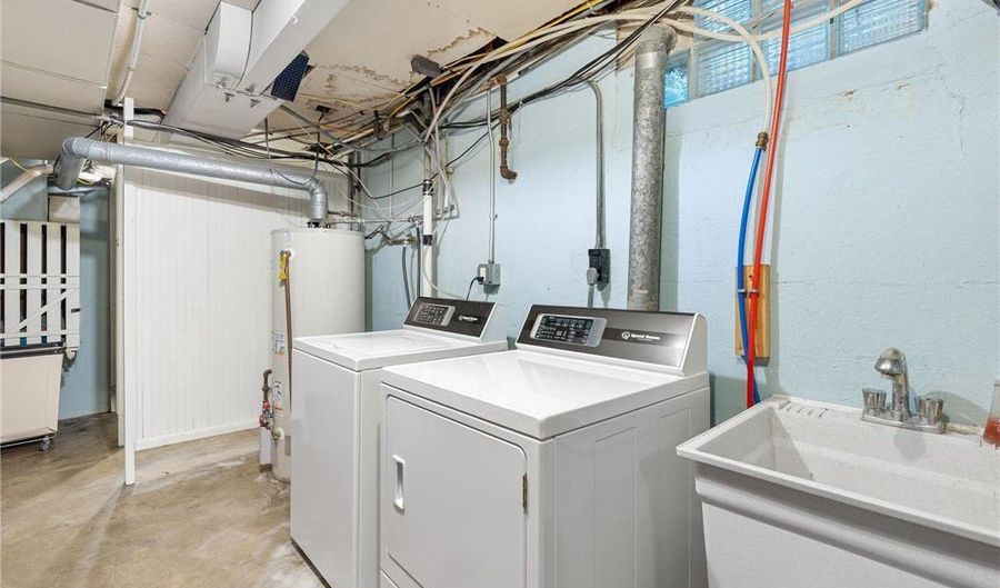 1008 8th Ave NW, Austin, MN 55912 - 4 Beds, 3 Bath