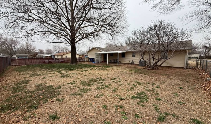901 Logan St, Alva, OK 73717 - 3 Beds, 2 Bath