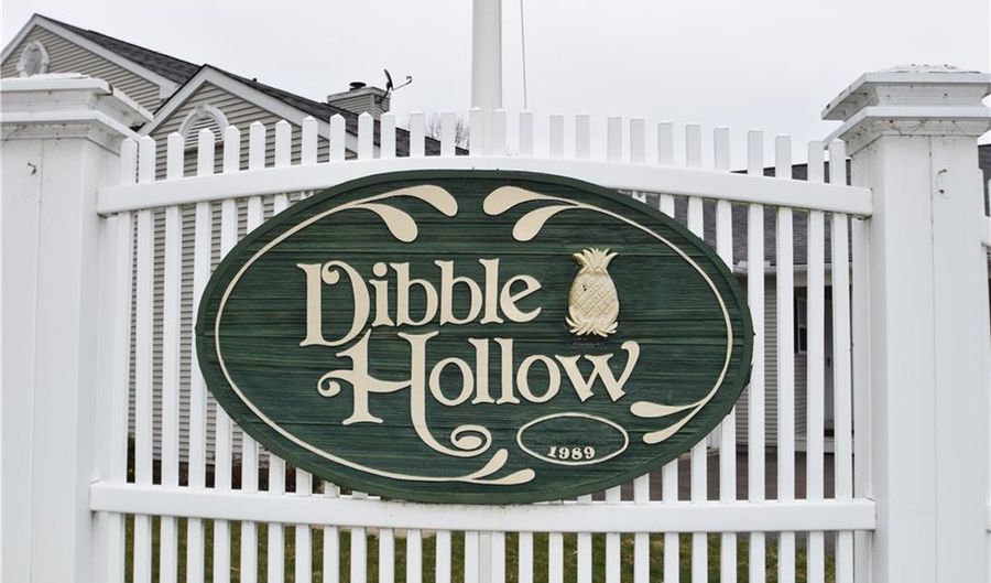 15 Dibble Hollow Ln 15, Windsor Locks, CT 06096 - 1 Beds, 2 Bath