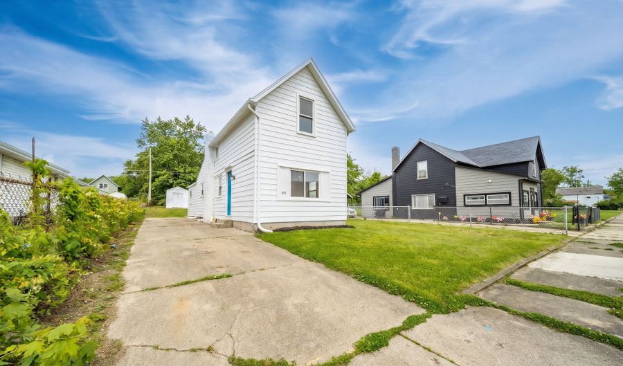 1917 Cedar St, Anderson, IN 46016 - 3 Beds, 2 Bath