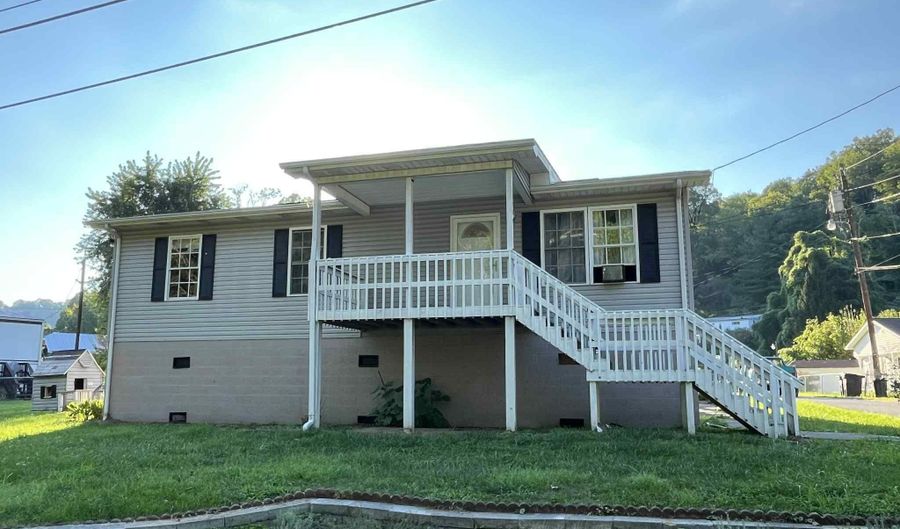 749 Highway 413, Baxter, KY 40806 - 2 Beds, 1 Bath