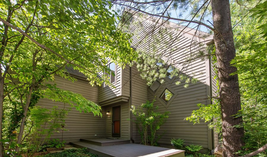 555 Glendale Cir, Ann Arbor, MI 48103 - 4 Beds, 4 Bath