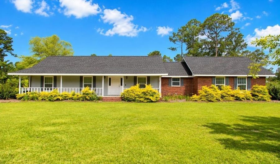 1194 Blackshear Hwy, Baxley, GA 31513 - 3 Beds, 2 Bath