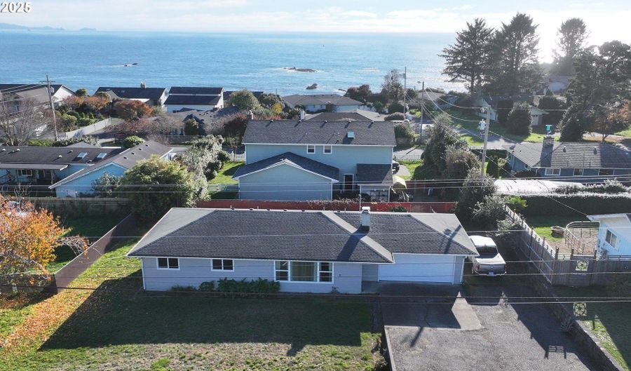 425 MEMORY Ln, Brookings, OR 97415 - 3 Beds, 1 Bath