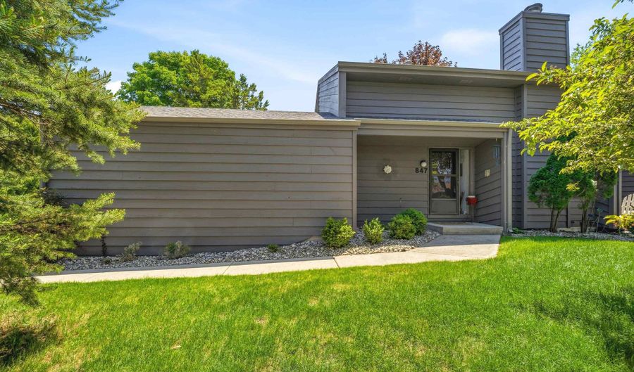 847 E WINDFIELD Pl, Appleton, WI 54911 - 2 Beds, 3 Bath