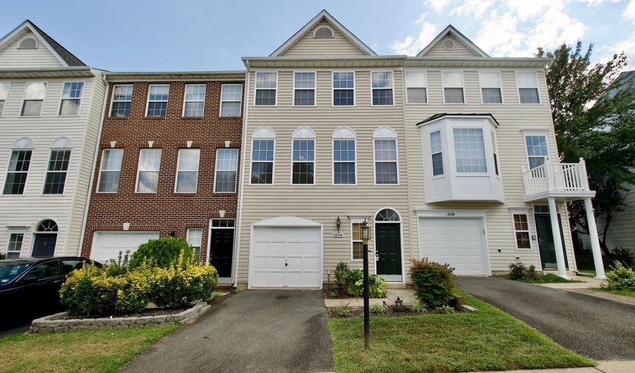 5236 BALLYCASTLE Cir, Alexandria, VA 22315 - 3 Beds, 3 Bath