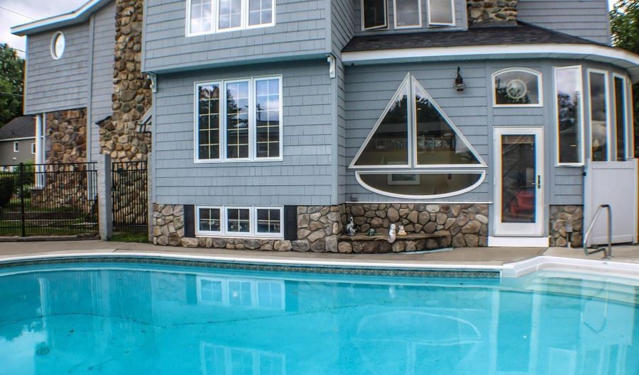 32 Hermanson St, Berlin, NH 03570 - 4 Beds, 3 Bath