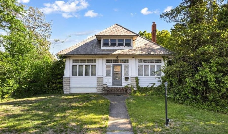 115 W GLOUCESTER Pike, Barrington, NJ 08007 - 5 Beds, 2 Bath