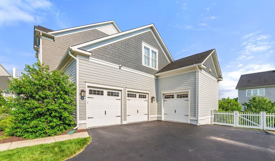 23721 SAFFLOWER Ct, Ashburn, VA 20148 - 6 Beds, 5 Bath