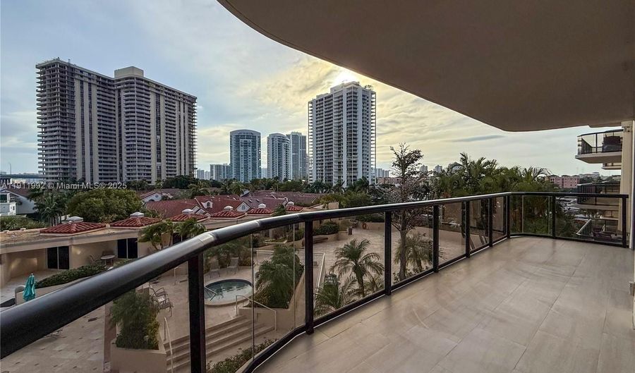 19667 Turnberry Way 5B, Aventura, FL 33180 - 2 Beds, 2 Bath