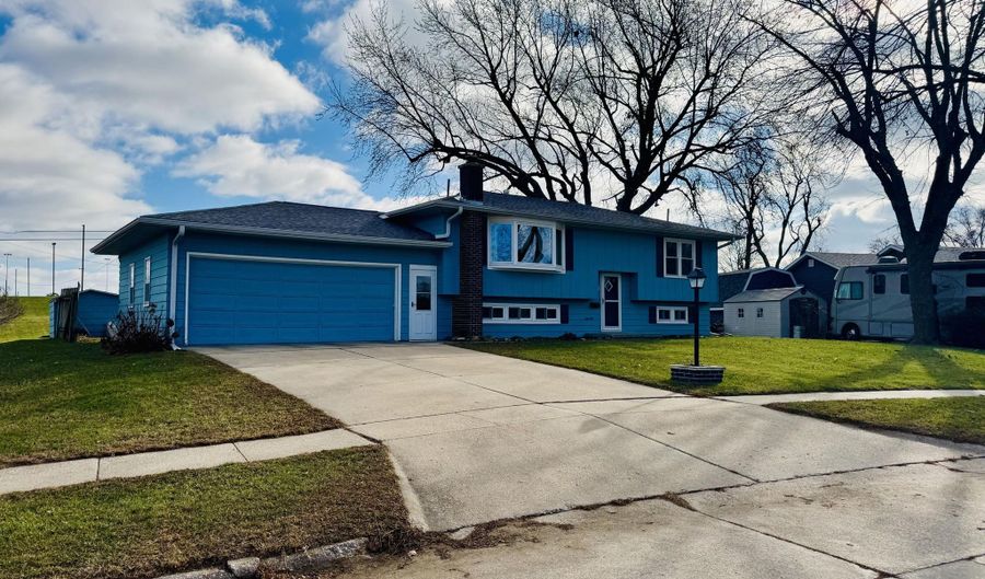 1410 MULBERRY St, Atlantic, IA 50022 - 4 Beds, 2 Bath