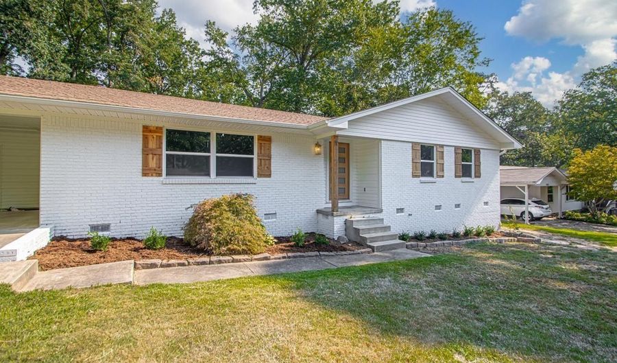 2002 Lynnwood Dr, Benton, AR 72015 - 4 Beds, 2 Bath