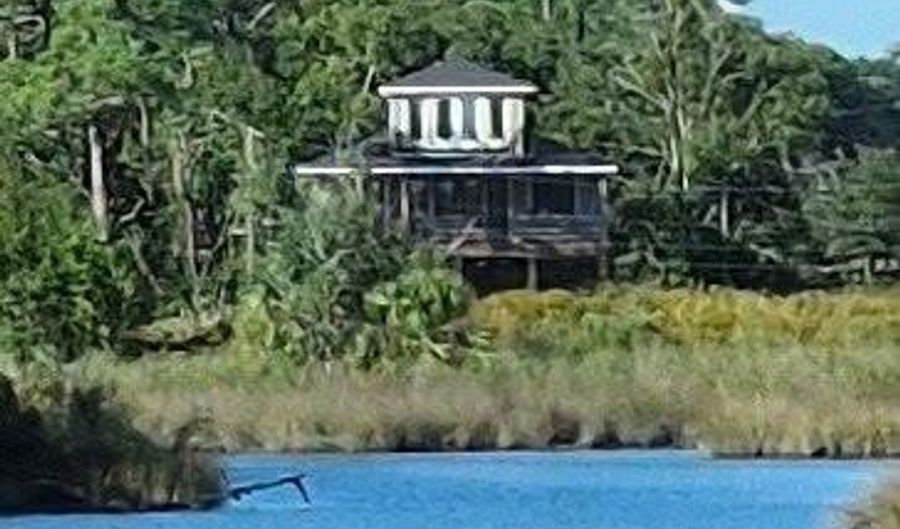 6601 April Bayou Dr, Biloxi, MS 39532 - 4 Beds, 2 Bath