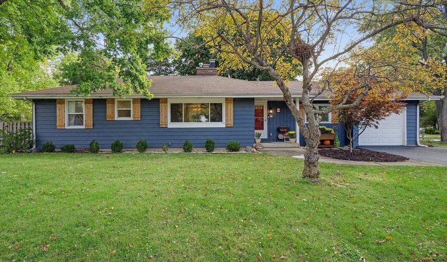 2 Sunset Ln, Algonquin, IL 60102 - 3 Beds, 1 Bath