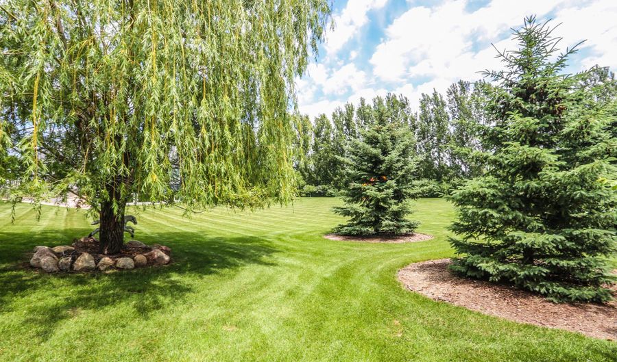 2405 NW 16th Ave, Aberdeen, SD 57401 - 4 Beds, 3 Bath