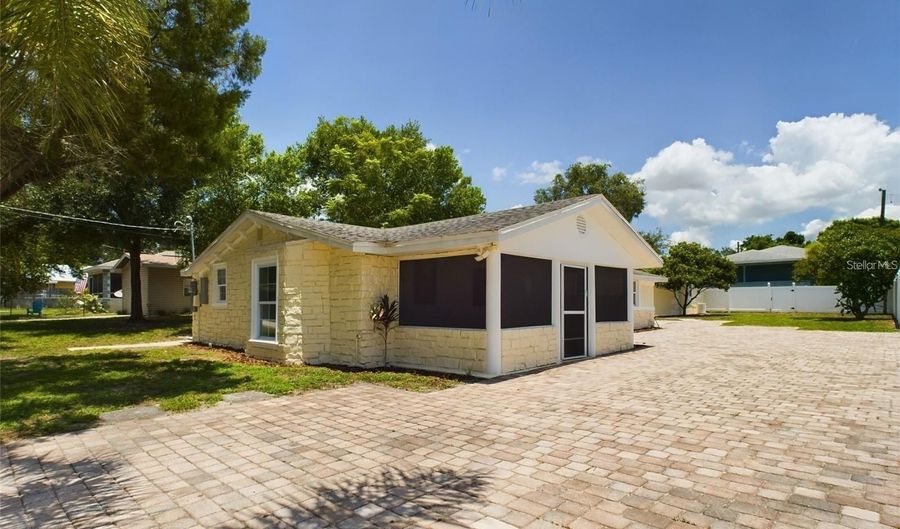 617 LIME, Auburndale, FL 33823 - 4 Beds, 2 Bath