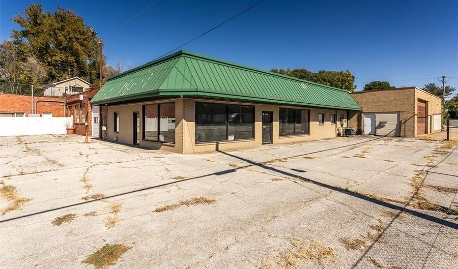 2726 E Broadway, Alton, IL 62002 - 0 Beds, 0 Bath