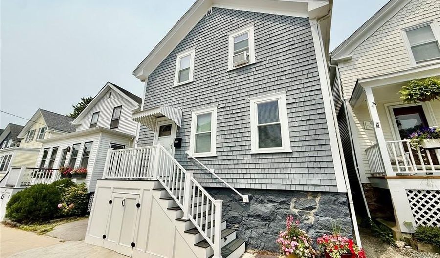 18 Carey St, Newport, RI 02840 - 4 Beds, 2 Bath
