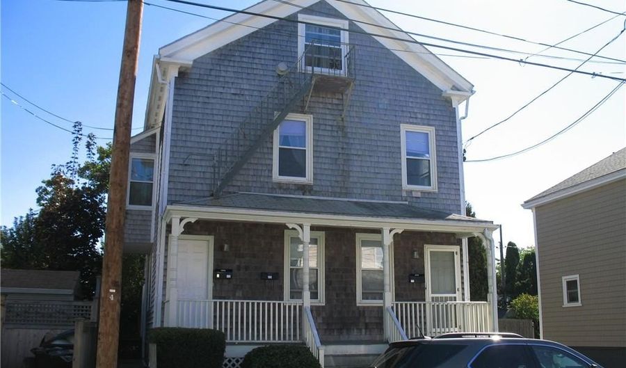 15 Webster St 3, Newport, RI 02840 - 1 Beds, 1 Bath