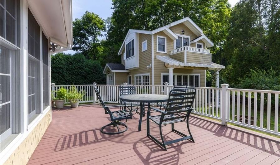 135 Longfellow Rd, Jamestown, RI 02835 - 4 Beds, 3 Bath