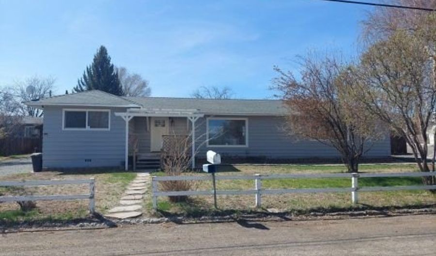 713 W 2nd St, Alturas, CA 96101 - 3 Beds, 2 Bath
