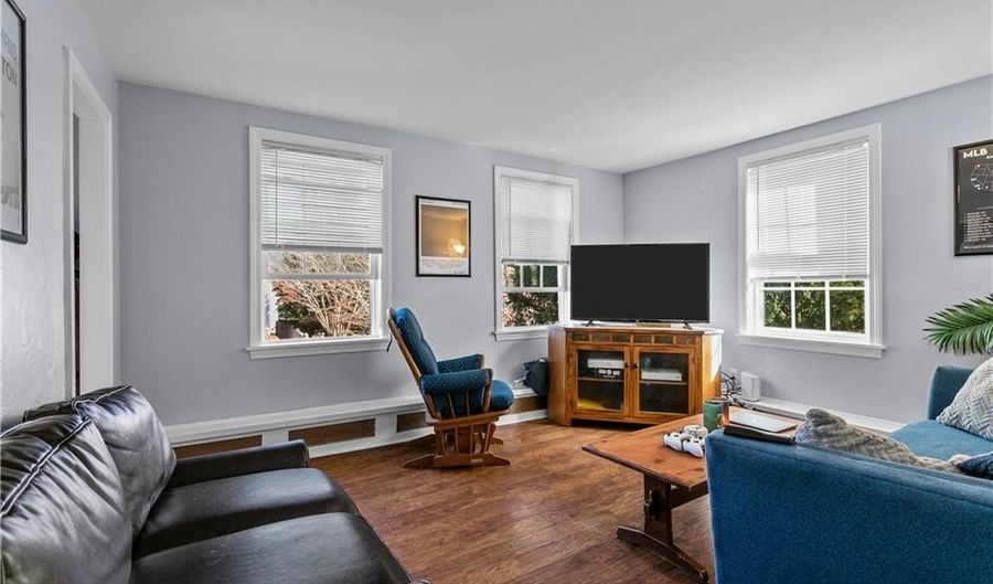 12 Callender Ave 2, Newport, RI 02840 - 3 Beds, 2 Bath