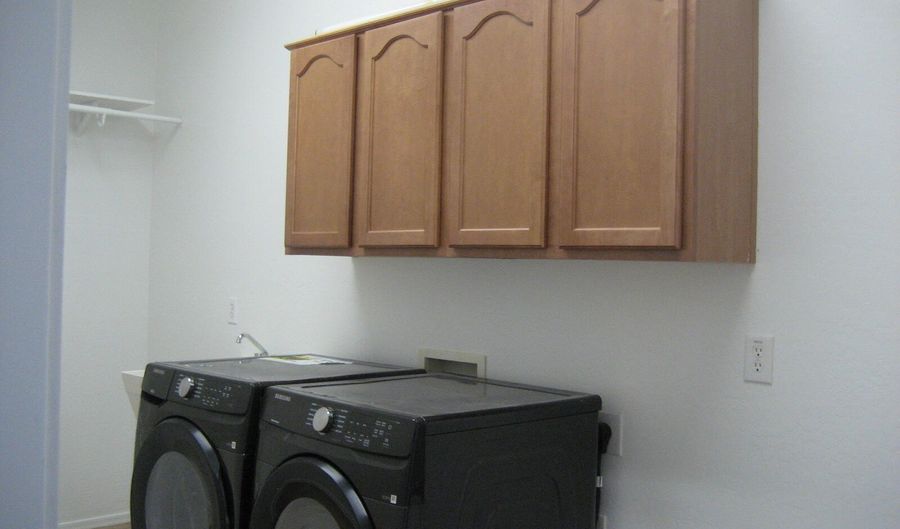 351 N COTTONWOOD St, Chandler, AZ 85225 - 4 Beds, 3 Bath