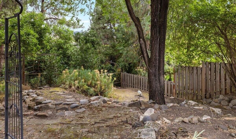 363 E Hersey St, Ashland, OR 97520 - 2 Beds, 1 Bath