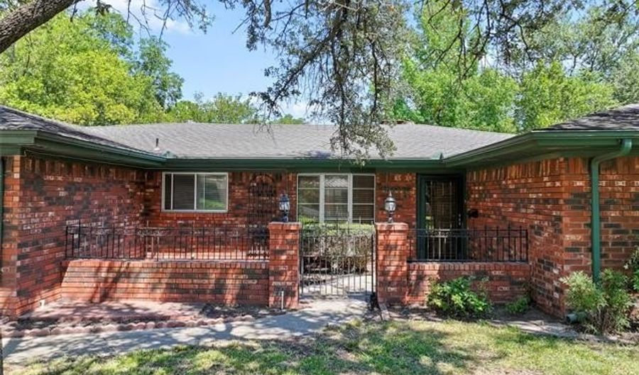 405 4th NW, Ardmore, OK 73401 - 3 Beds, 3 Bath