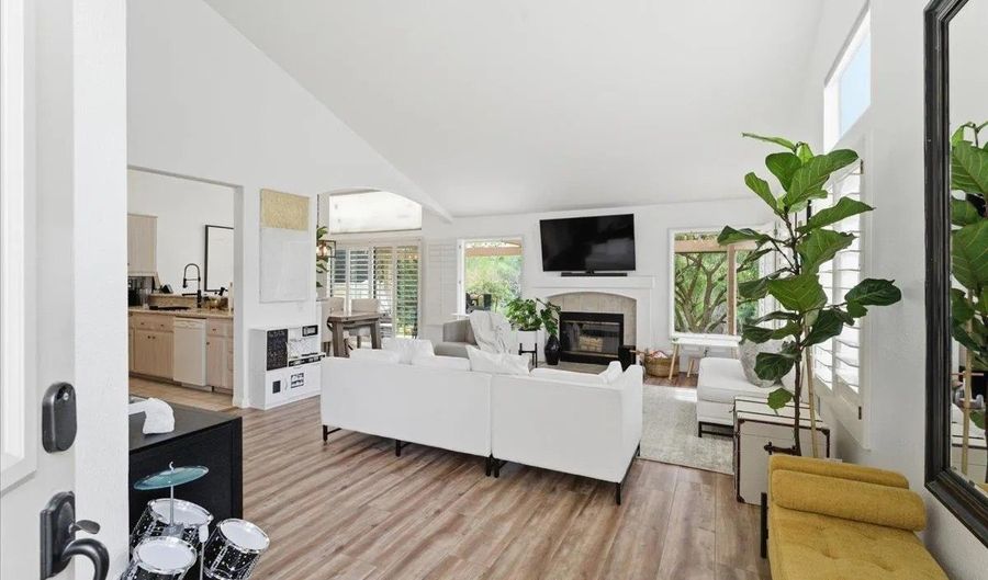 29585 Circle R Grns, Escondido, CA 92026 - 3 Beds, 2 Bath