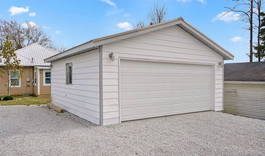 2105 I St, Bedford, IN 47421 - 3 Beds, 2 Bath