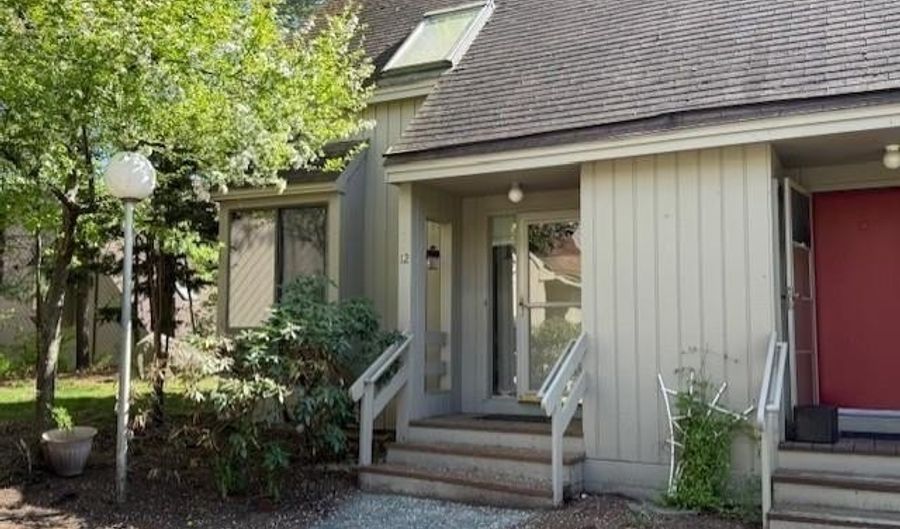 12 Belmont Ct, Bedford, NH 03110 - 1 Beds, 3 Bath