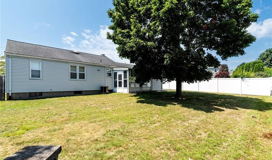 322 Garden City Dr, Cranston, RI 02920 - 3 Beds, 1 Bath