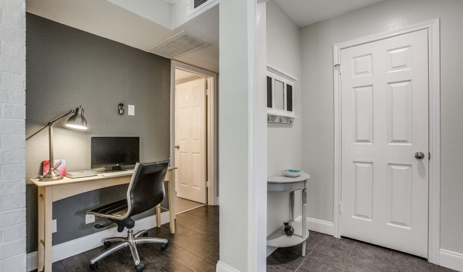 16301 Ledgemont Ln 202, Addison, TX 75001 - 1 Beds, 1 Bath