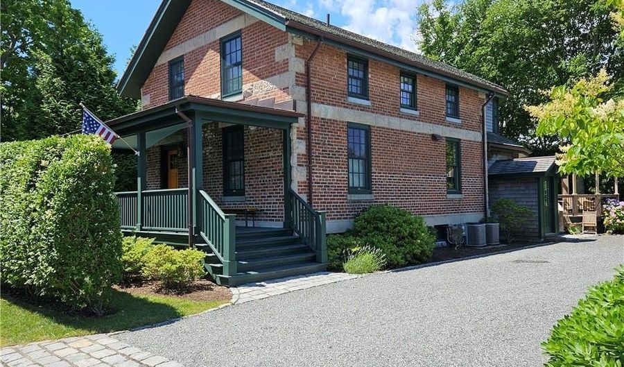 209 Coggeshall Ave, Newport, RI 02840 - 4 Beds, 4 Bath