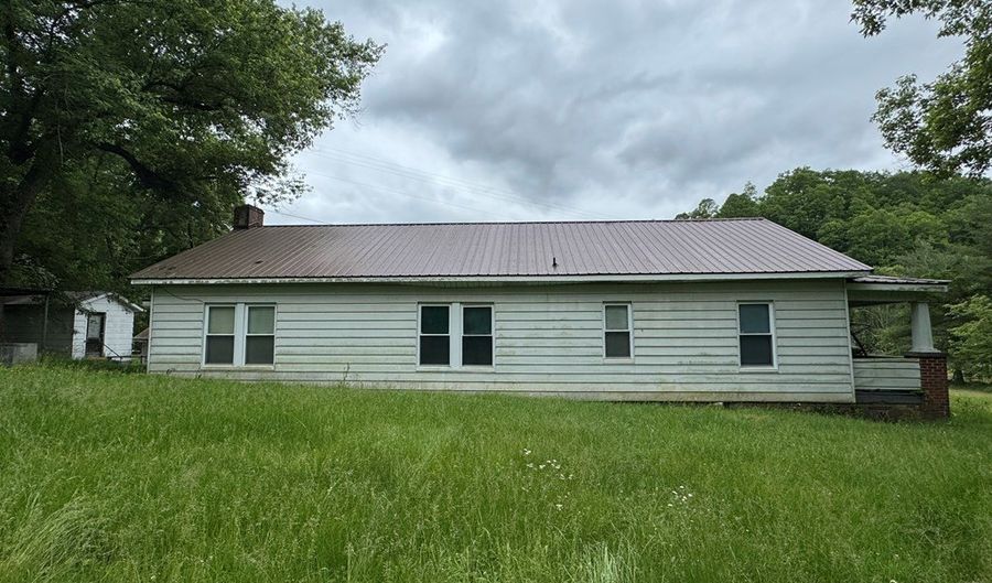 163 Church House Hollow Rd, Bandy, VA 24602 - 3 Beds, 1 Bath